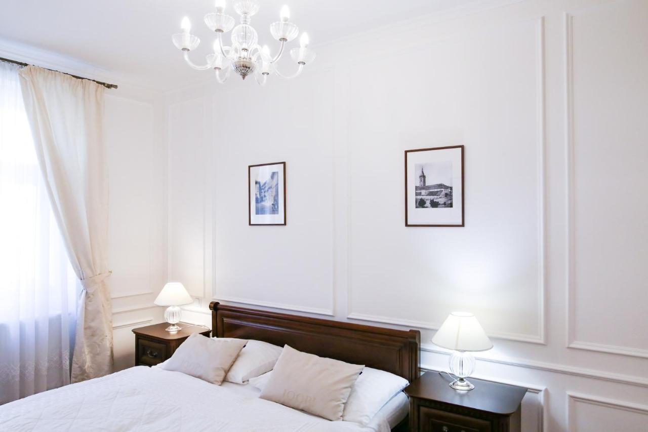 White & Gray Apartments Prague Exterior photo