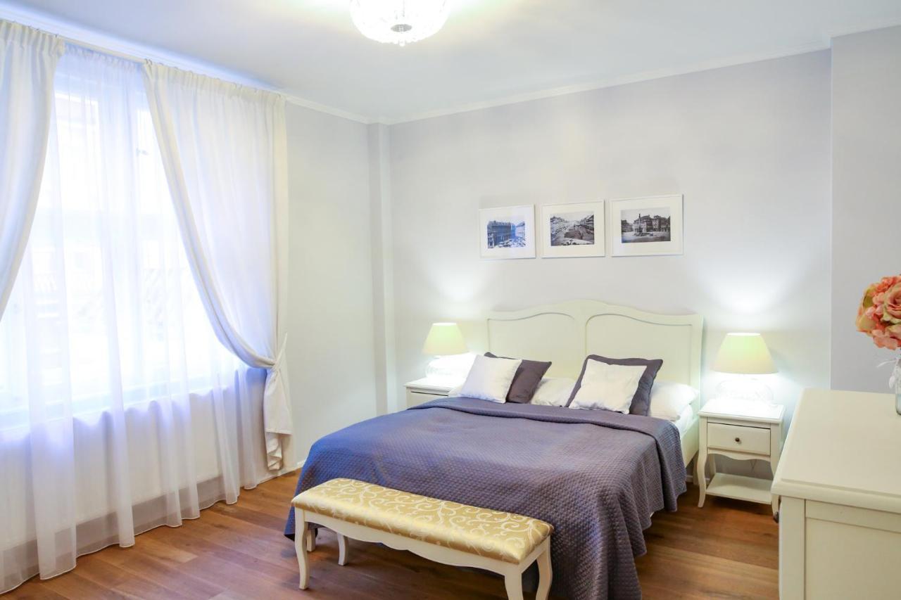 White & Gray Apartments Prague Exterior photo